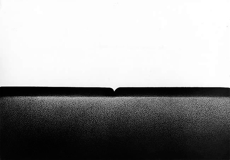 Horizont 4/69, 1969, schwarzer Kugelschreiber auf Leinwand, 95 x 140 cm